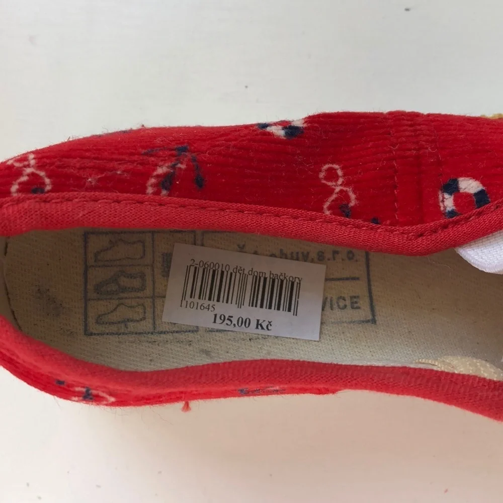 BRAND NEW KIDS SLIPPERS AQUATIC PRINT